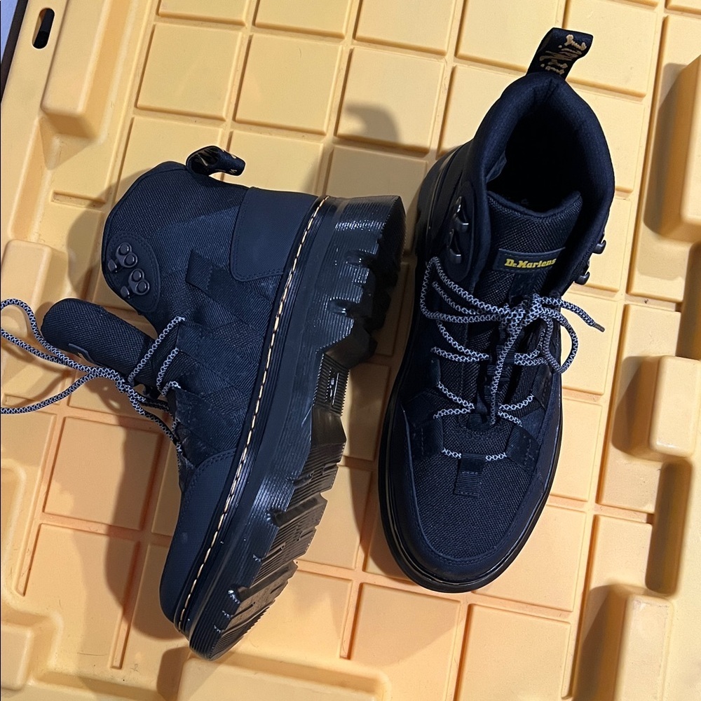 Dr. Martens Air Wait with soles bouncing - Picture 4 of 10